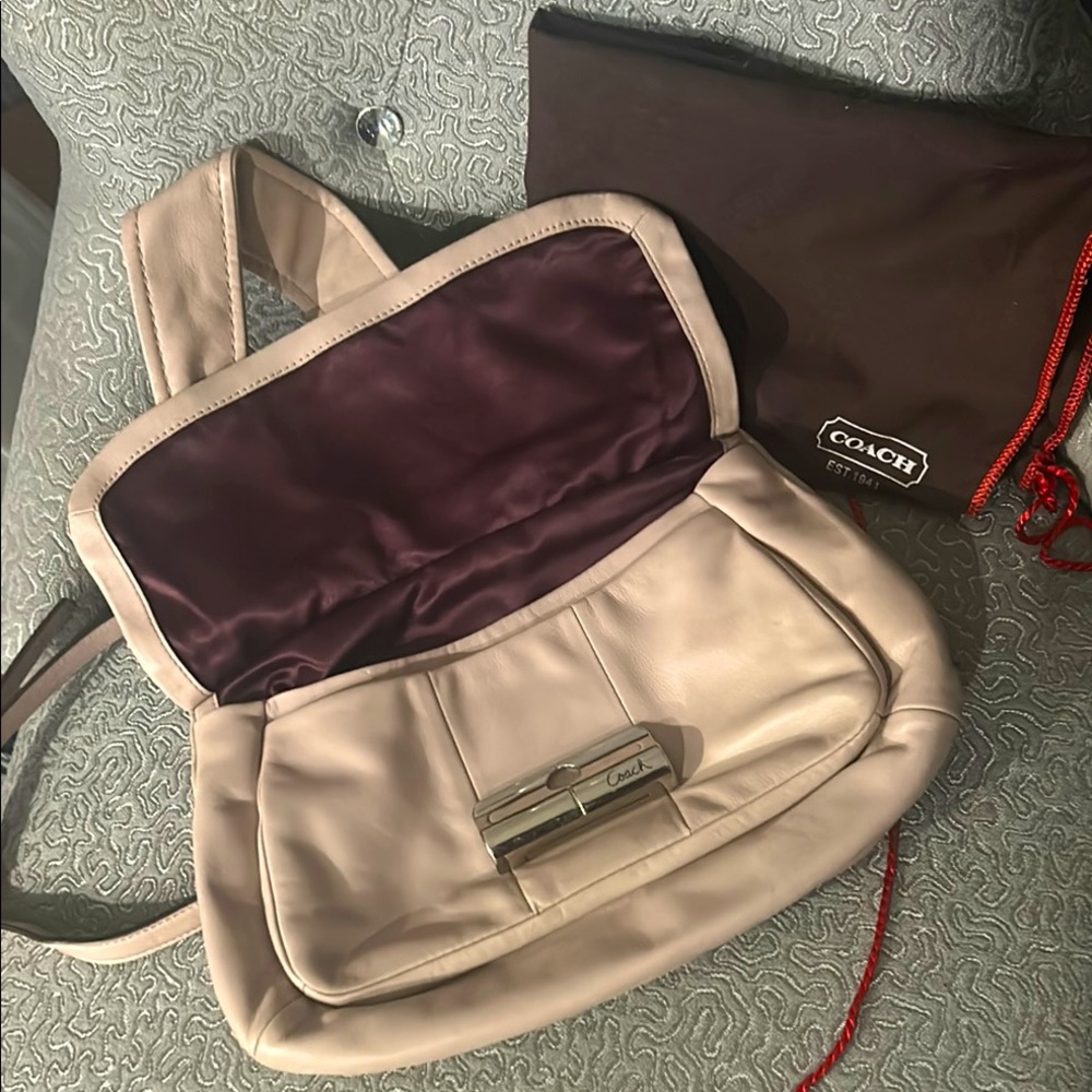 Vintage Coach purse creamy pink color removable shoulder straps great condition